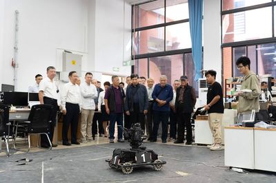 桂林市企業(yè)與企業(yè)家聯(lián)合會(huì)會(huì)長(zhǎng)王許飛帶隊(duì)到我校調(diào)研交流