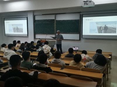 現(xiàn)代通信技術(shù)專業(yè)舉行新生入學(xué)講座