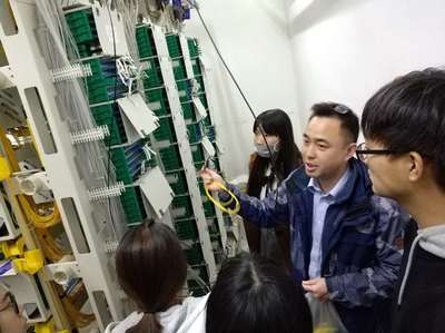 17通信技術(shù)到中國電信句容分公司參觀學(xué)習(xí)