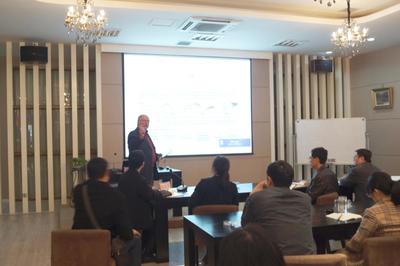 匠心筑橋 智聯(lián)未來——我院客座教授Wolfgang Hill先生側記